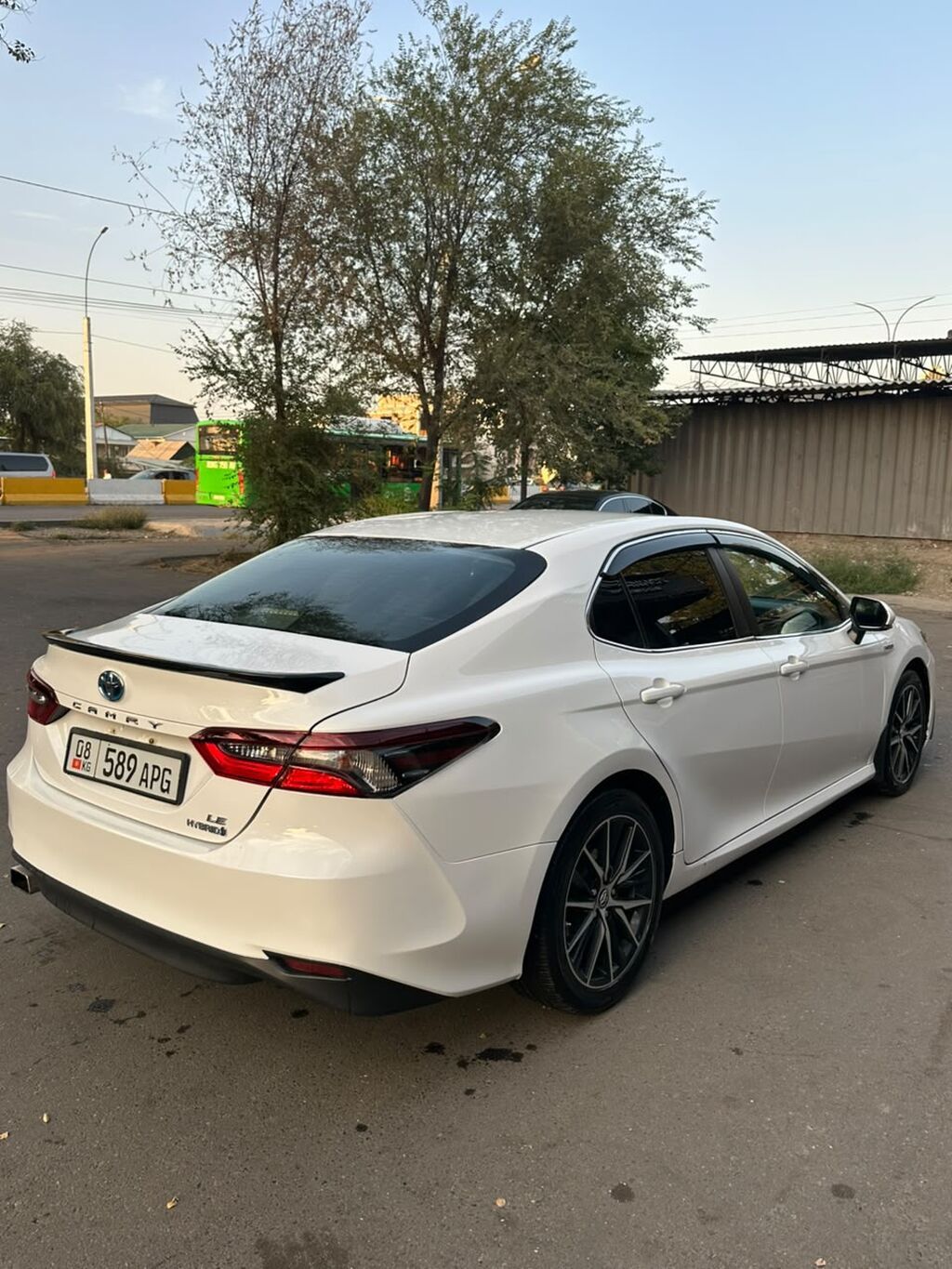 Toyota Camry: 2021 г., 2.5 л, Вариатор, Гибрид, Седан: фото 4