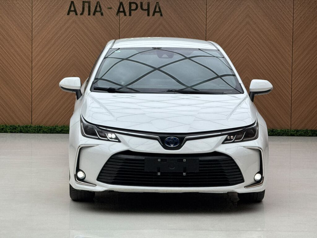 Toyota Corolla: 2022 г., 1.8 л, Автомат, Гибрид, Седан: фото 3