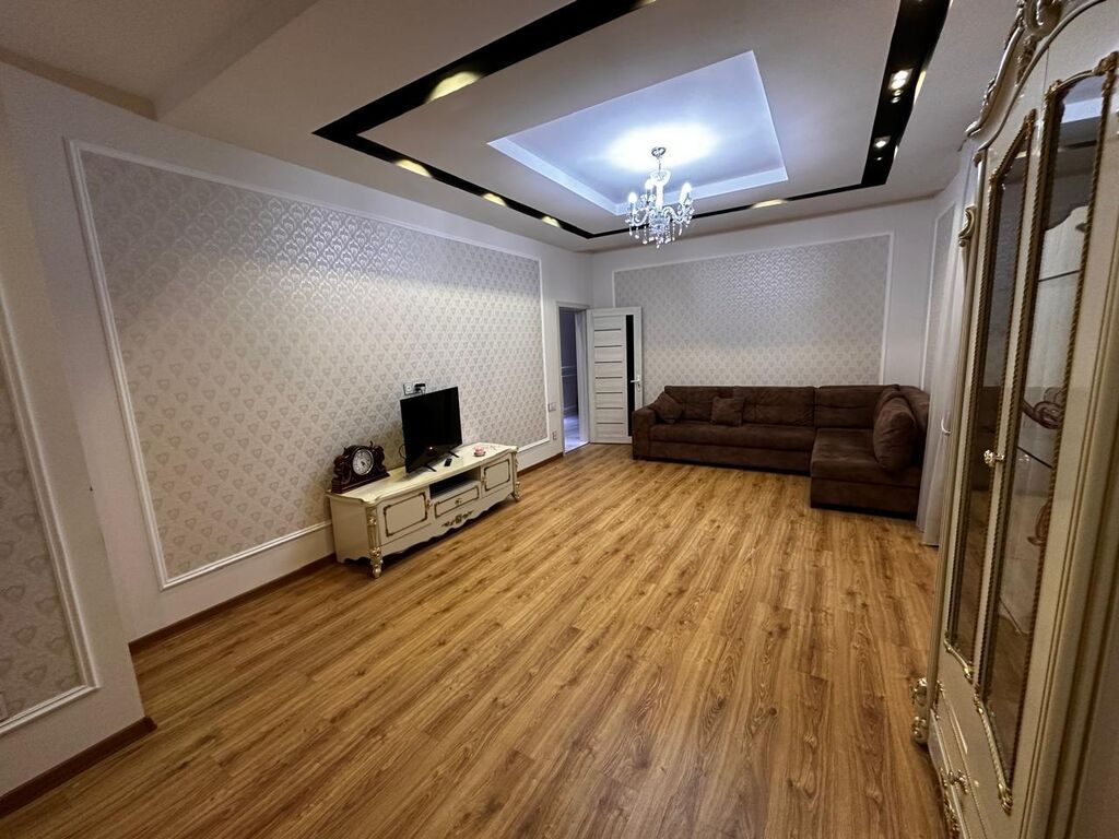 Bilgəh qəs. 6 otaqlı, 270 kv. m