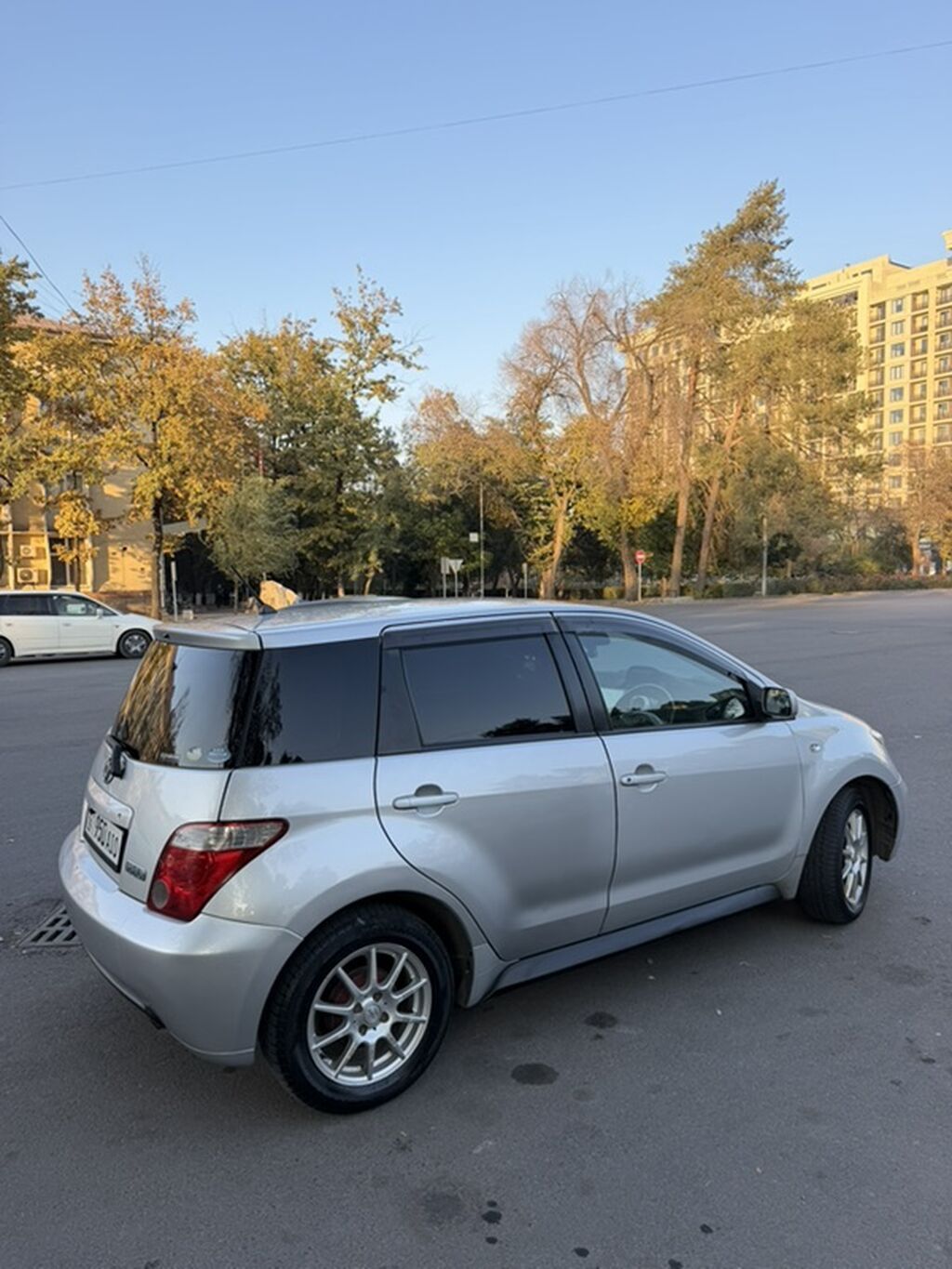 Toyota Ist: 2002 г., 1.3 л, Автомат, Бензин, Хэтчбэк: фото 2