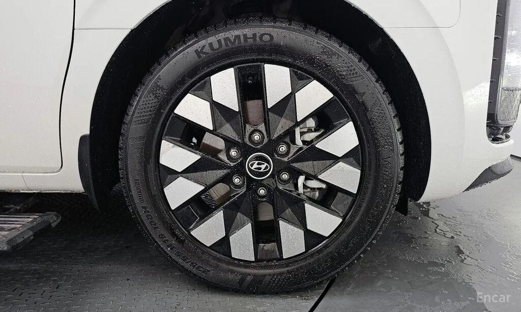 Hyundai Staria: 2024 г., 1.6 л, Робот, Гибрид, Минивэн: фото 2