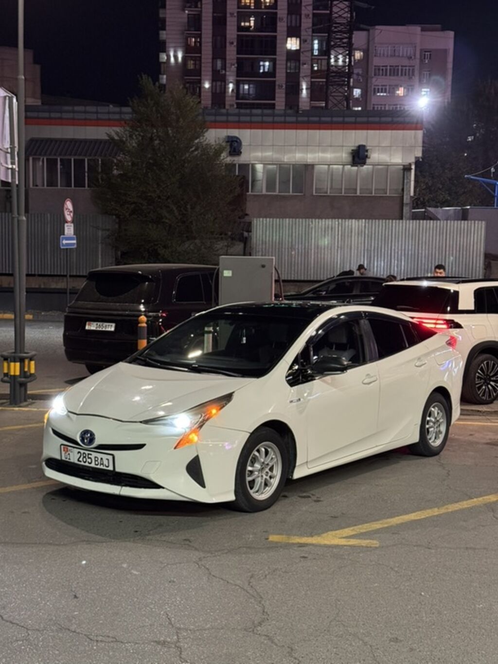 Toyota Prius: 2016 г., 1.8 л, Автомат, Гибрид, Лифтбек: фото 2