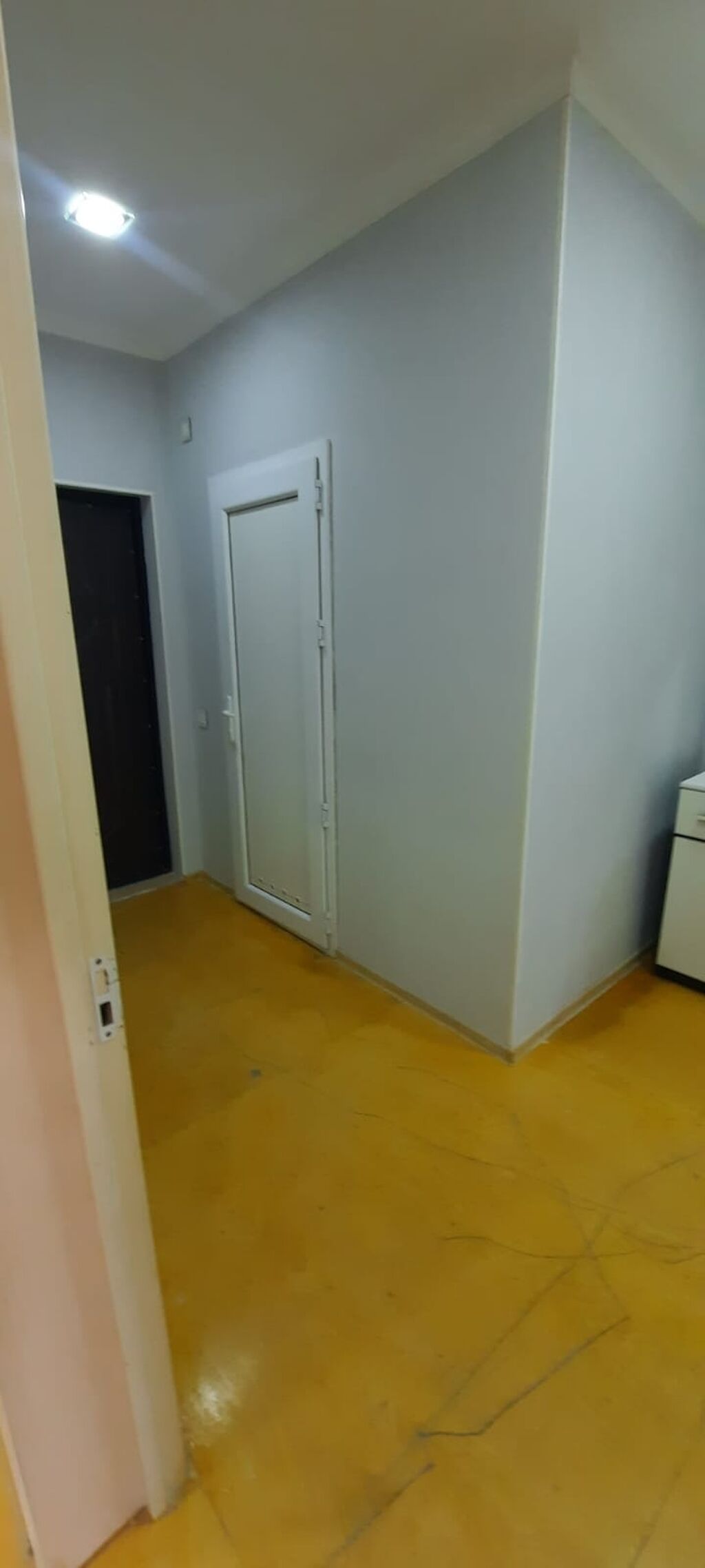 2 otaqlı təmirli ve Əşyalı ev kirayə verilir.Evde yaşamaq üçün hər