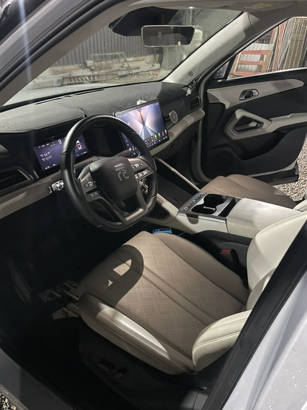 BYD Yuan Up: 2025 г., 0.1 л, Автомат, Электромобиль, Кроссовер: фото 5