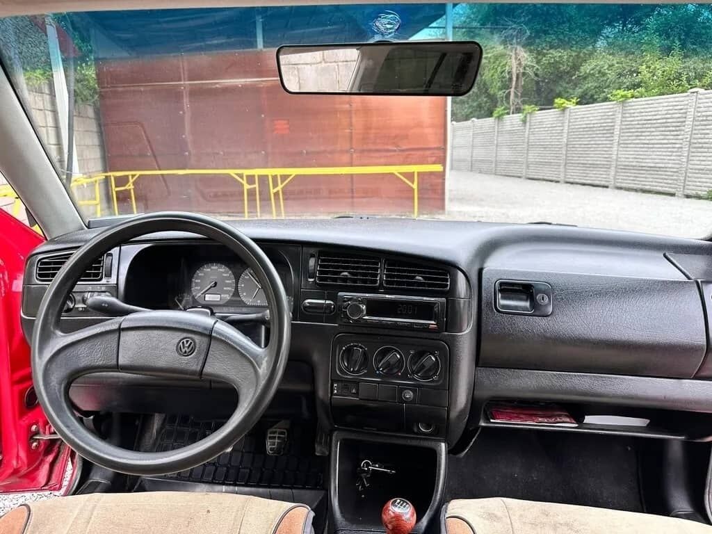 Volkswagen Golf: 1992 г., 1.8 л, Механика, Газ, Хэтчбэк: фото 6