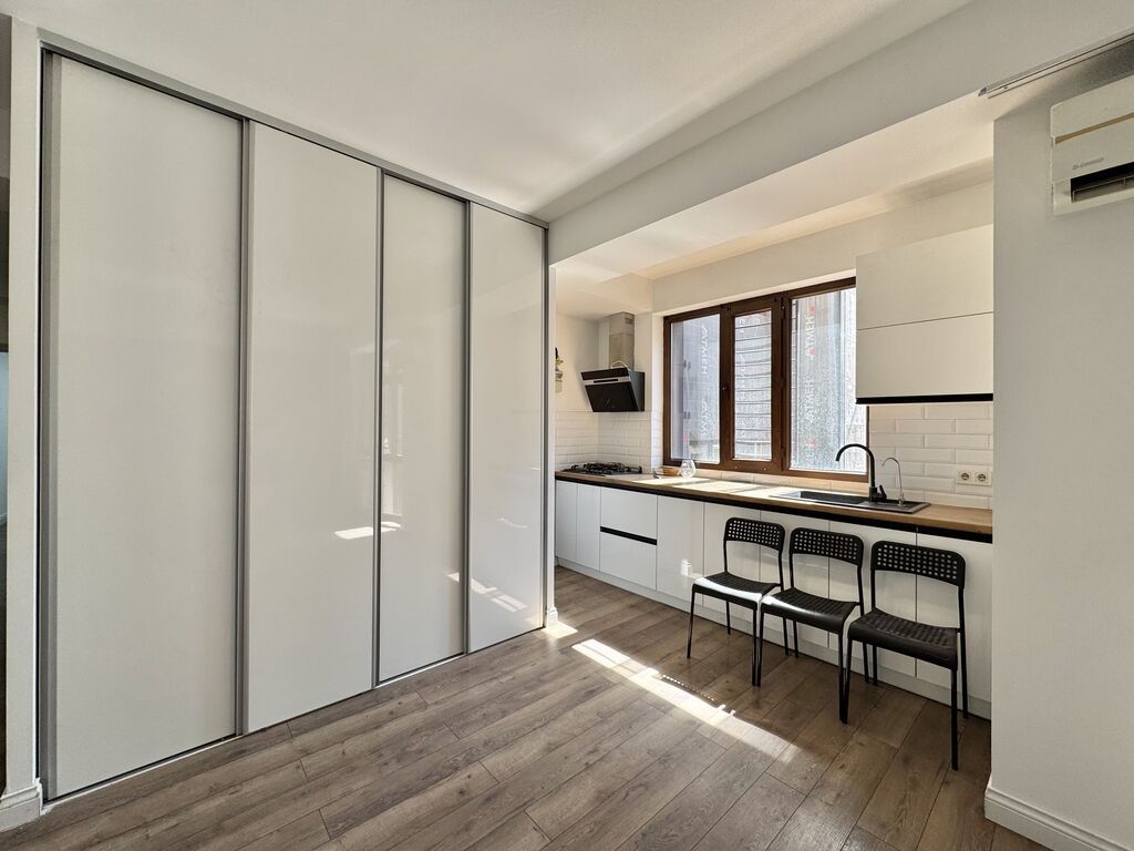 3 комнаты, 90 м², Элитка, 9 этаж: фото 1