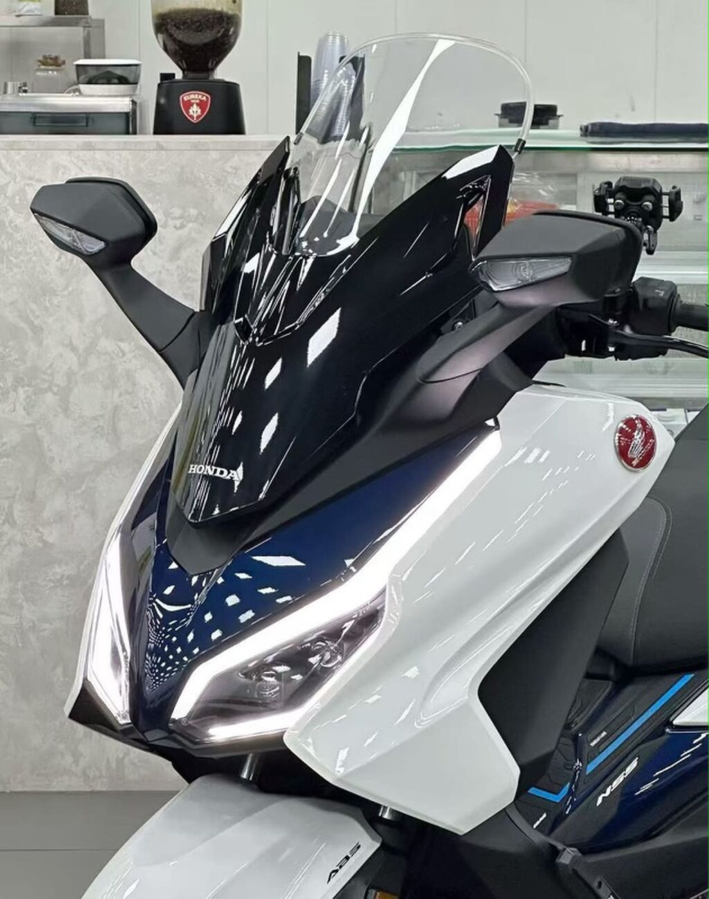 HONDA FORZA 350 — 2025 ГОД — ВСЕГО 1 000 КМ ОЧЕНЬ БОГАТАЯ: фото 1