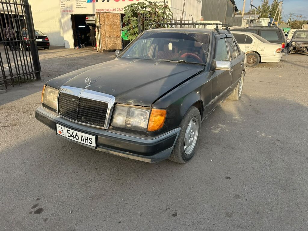 Mercedes-Benz E-Class: 1988 г., 2.6 л, Механика, Бензин, Седан: фото 2