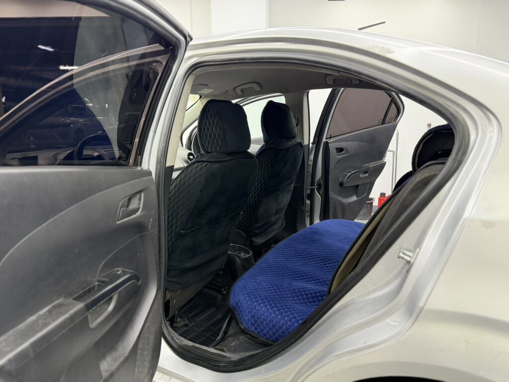 Chevrolet Aveo: 2012 г., 1.6 л, Механика, Бензин, Седан: фото 6