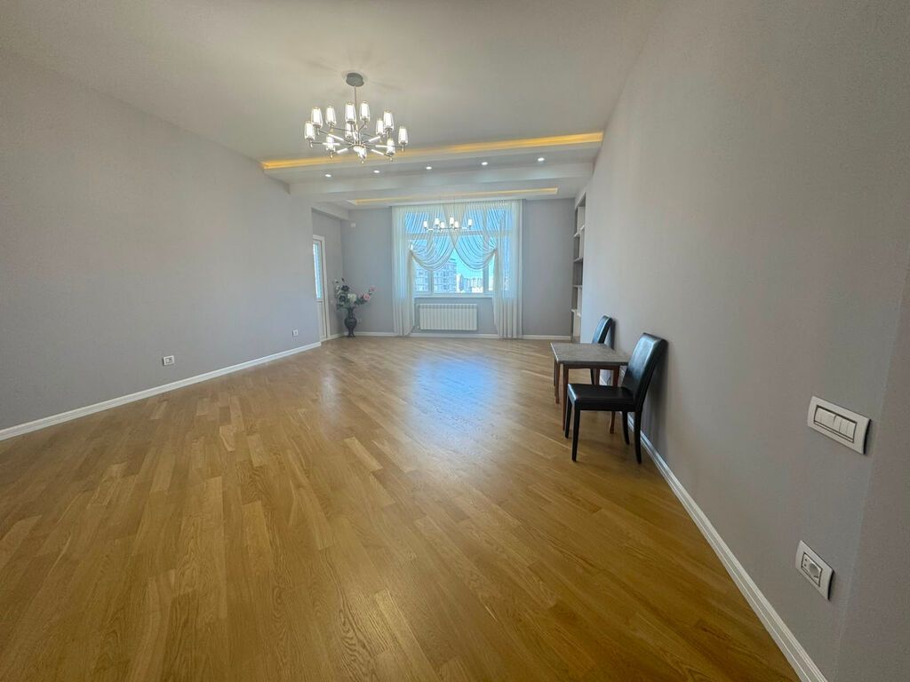 4 otaqlı, Yeni tikili, 154 kv. m