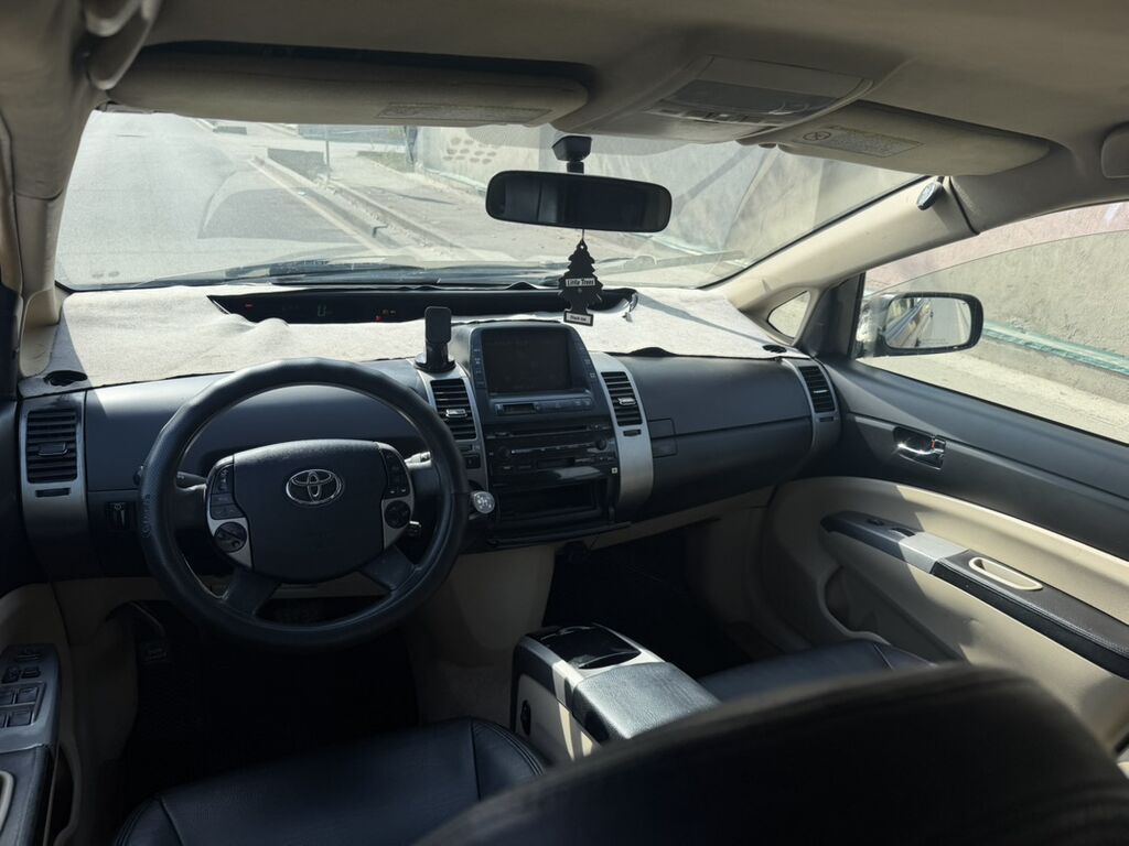 Toyota Prius: 2005 г., 1.5 л, Вариатор, Гибрид, Хэтчбэк: фото 5