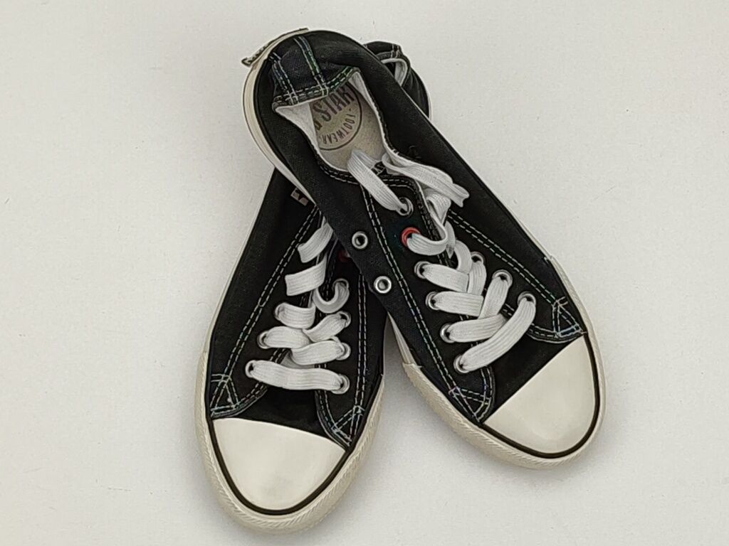Buty do biegania i sportowe: Trampki 37, stan - Dobry — 1
