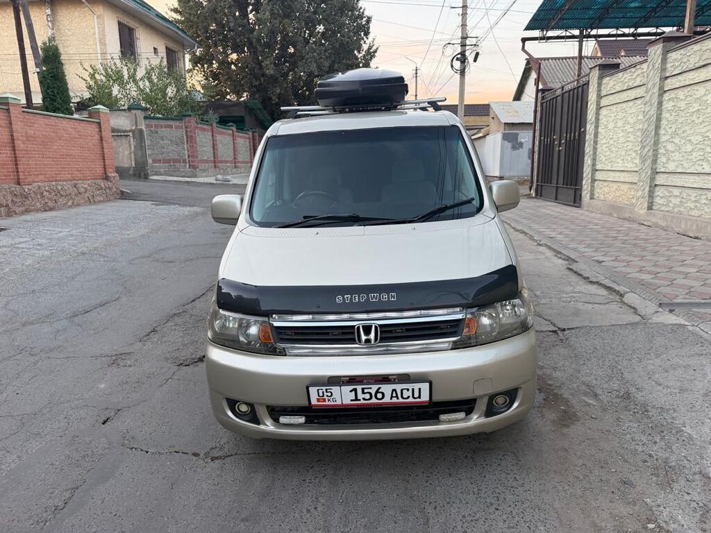 Honda Stepwgn: 2004 г., 2.4 л, Автомат, Газ, Минивэн: фото 4