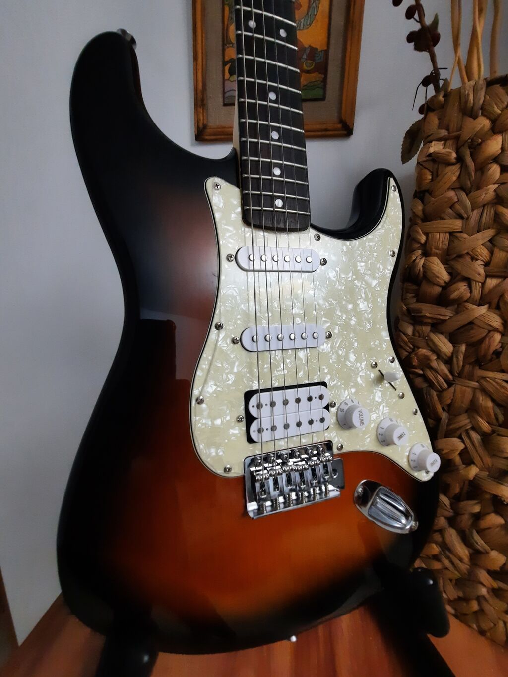 Squier (Fender) Sonic HSS, НОВЫЙ, КЛАССНЫЙ, четкий и удобный. Звук: фото 5