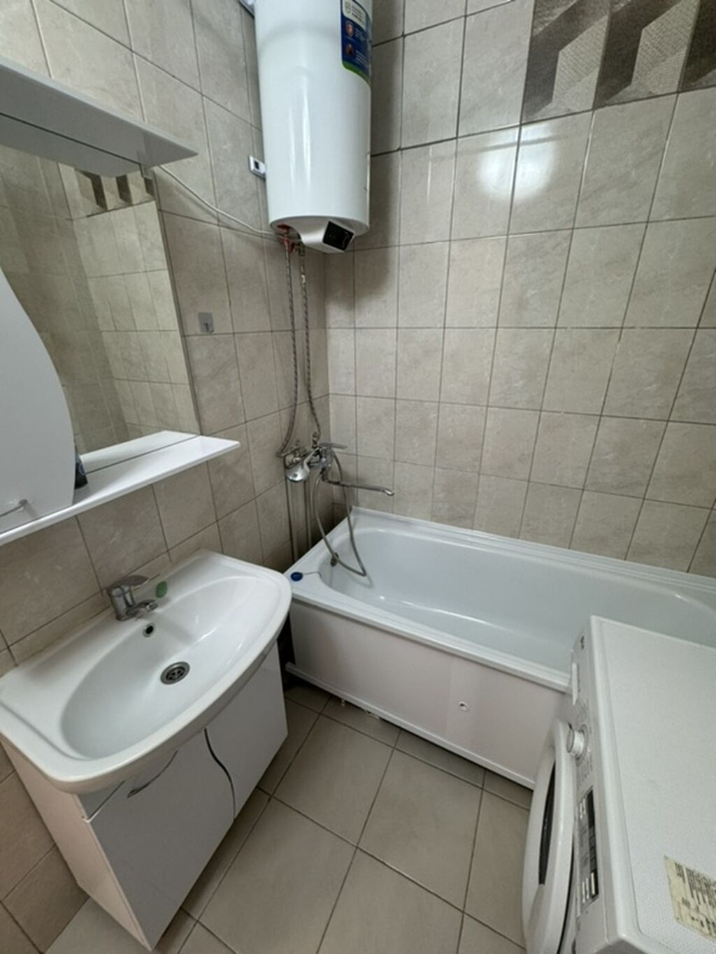 1 комната, 43 м², 12 мкр 106 серия улучшенная, 8 этаж, Евроремонт: фото 7