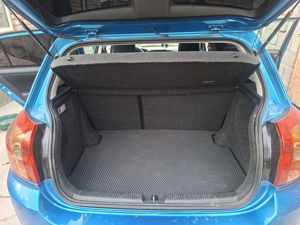 Toyota Corolla: 2006 г., 1.8 л, Автомат, Бензин, Хэтчбэк: фото 4