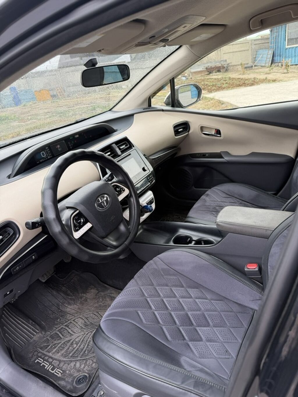 Toyota Prius: 2016 г., 1.8 л, Гибрид, Лифтбек: фото 5