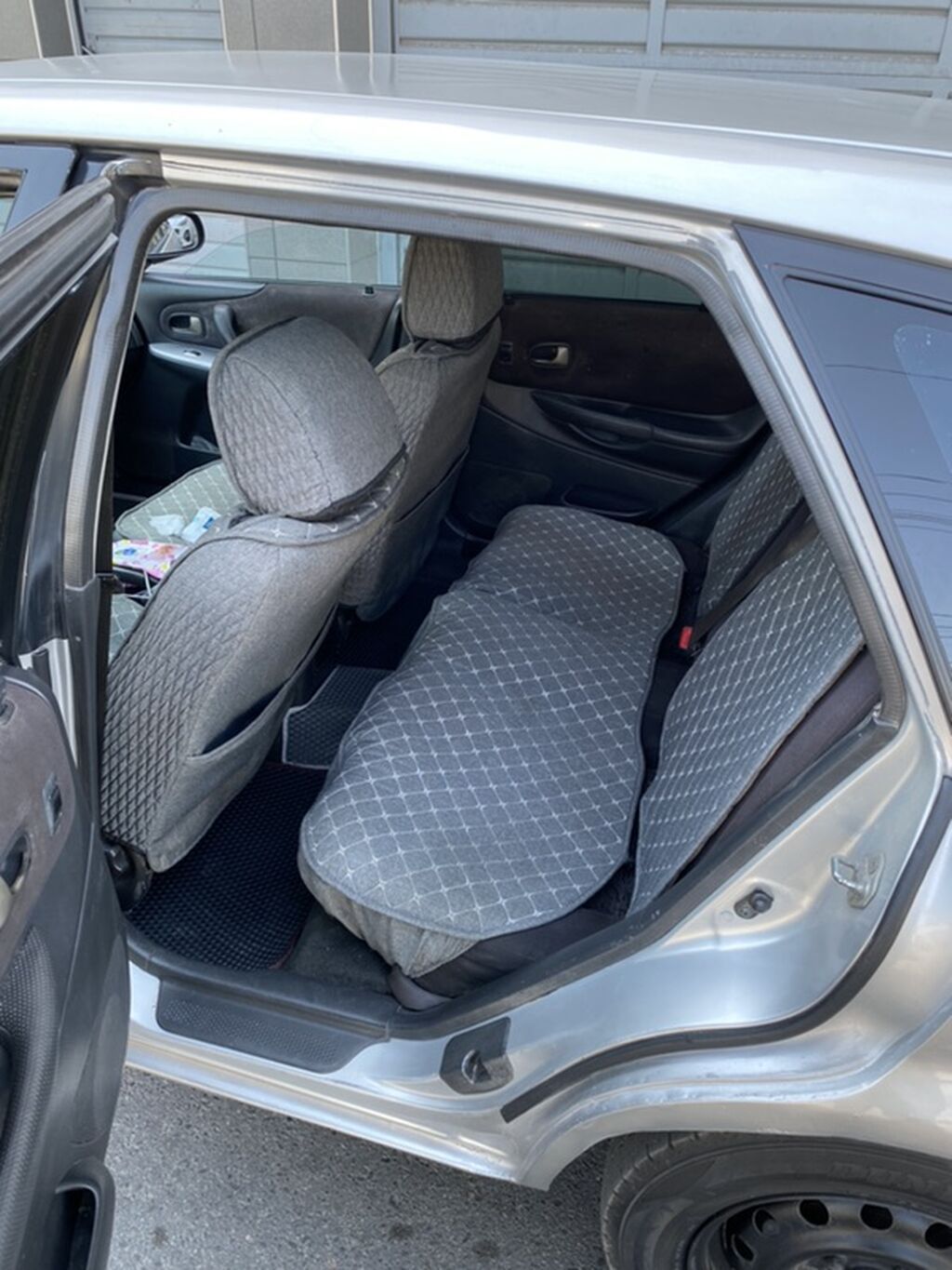 Mazda 323: 2002 г., Механика, Хэтчбэк: фото 7
