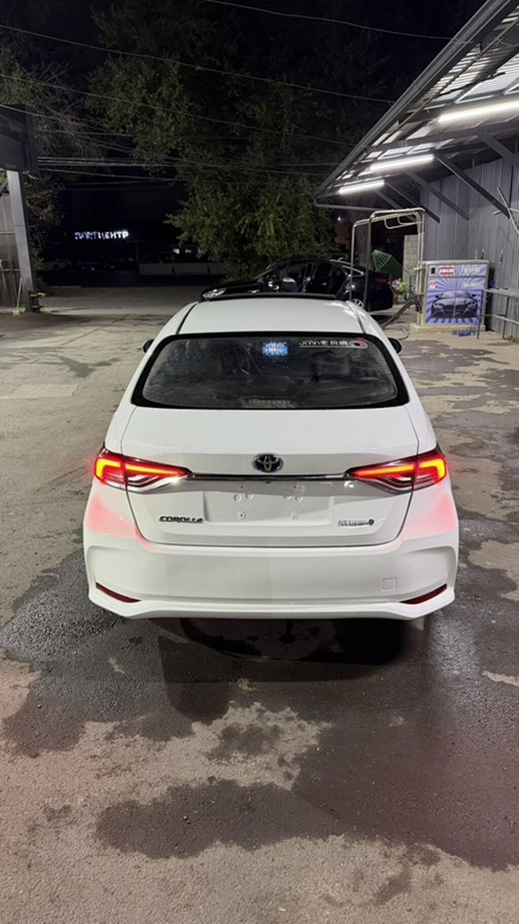 Toyota Corolla: 2019 г., 1.8 л, Вариатор, Гибрид, Седан: фото 2