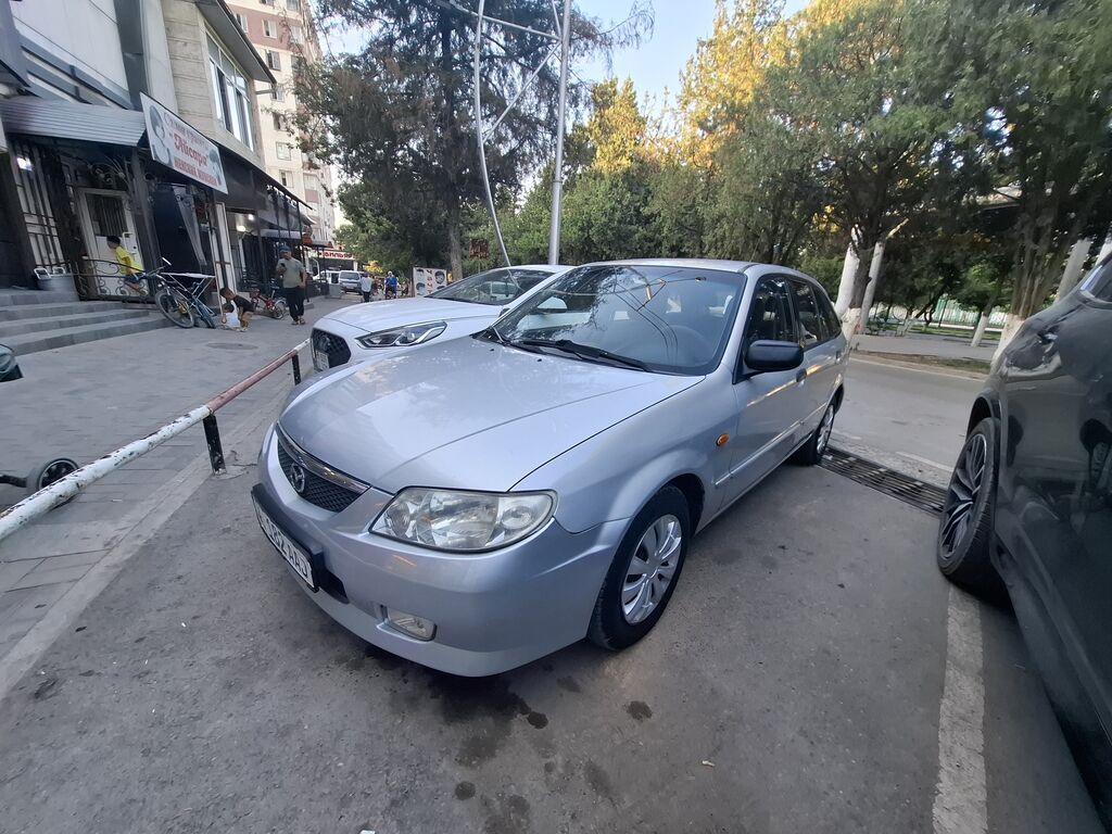 Mazda 323: 2002 г., 1.3 л, Механика, Бензин, Хэтчбэк: фото 4