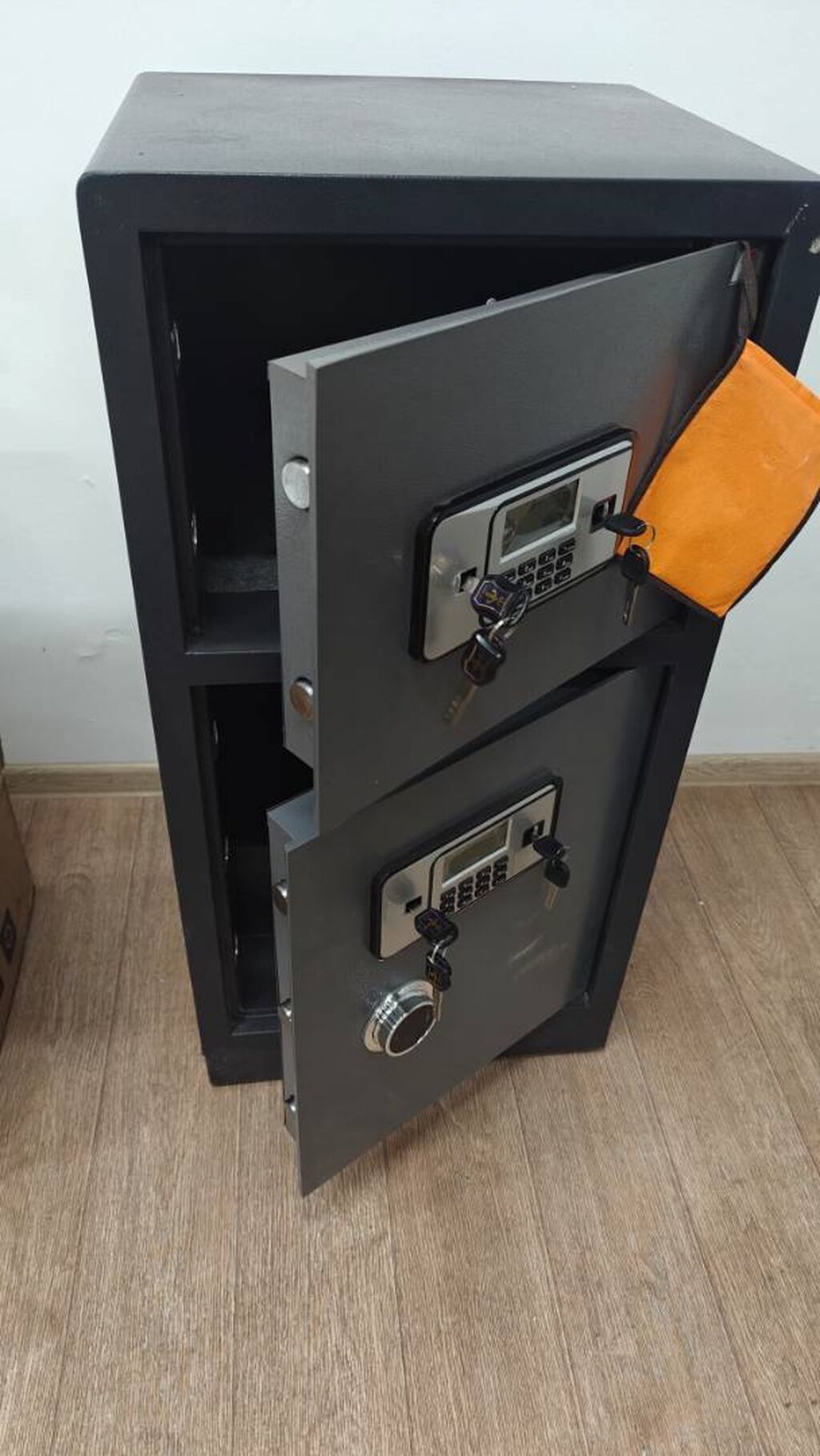 Продается металлический сейф с код-паролем: 35000 KGS Сейфы | Бишкек ...