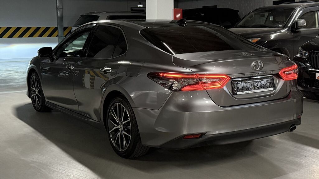 Toyota Camry: 2023 г., 2.5 л, Автомат, Бензин, Седан: фото 3