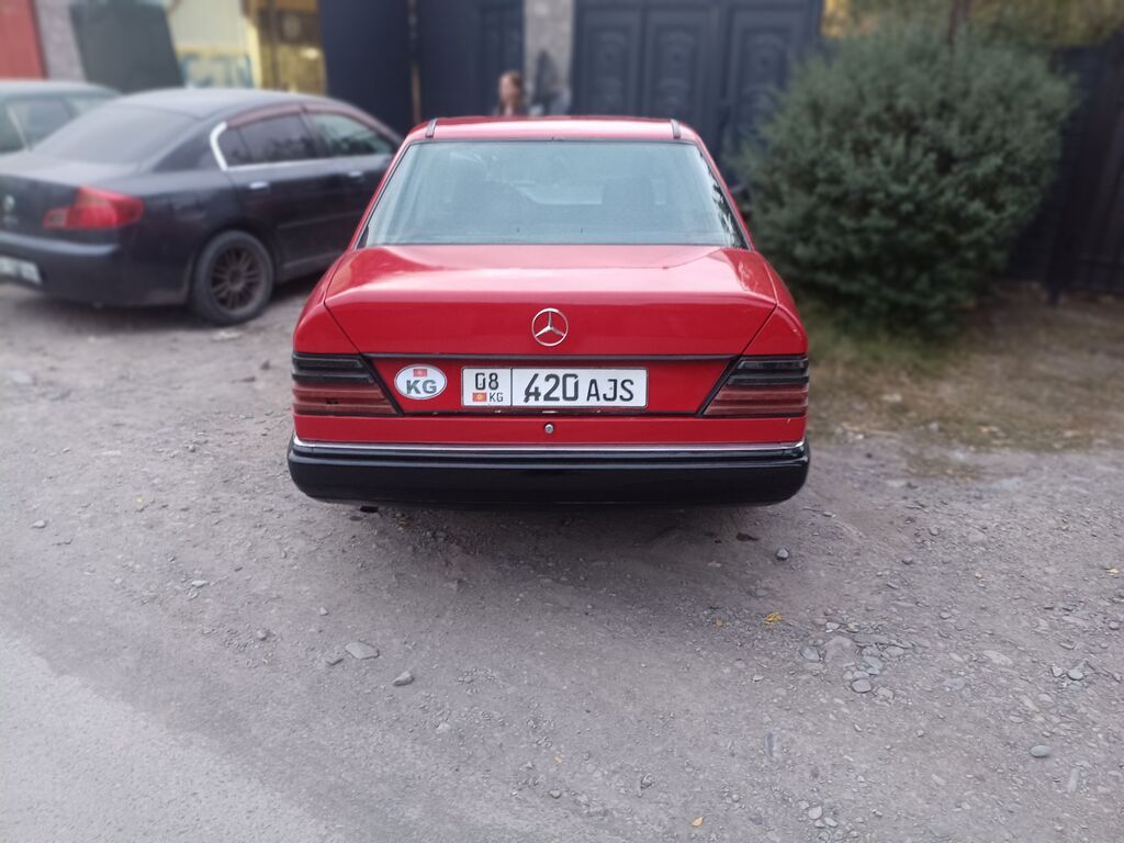 Mercedes-Benz W124: 1988 г., Механика, Седан: фото 3