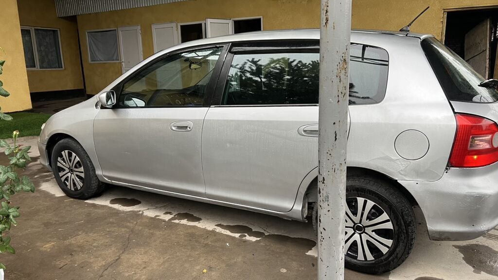 Honda Civic: 2002 г., 1.5 л, Автомат, Бензин, Хэтчбэк: фото 3
