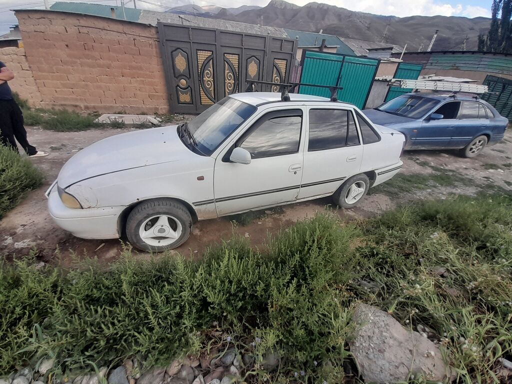Daewoo Nexia: 2003 г., Седан: фото 1