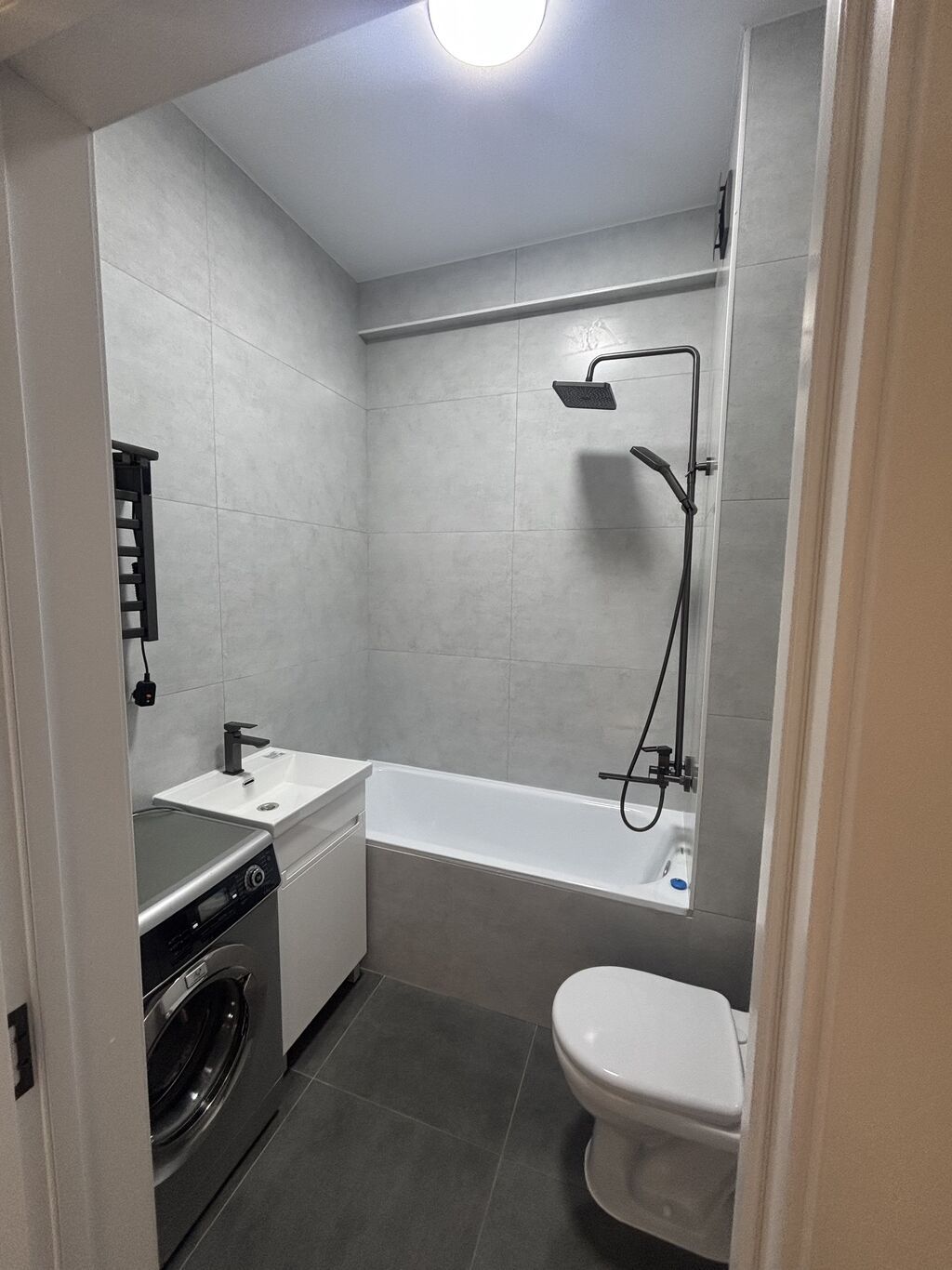 Аренда офисов, 80 м², В жилом комплексе, С видом на горы, С оборудованием, С отдельной кухней: фото 1