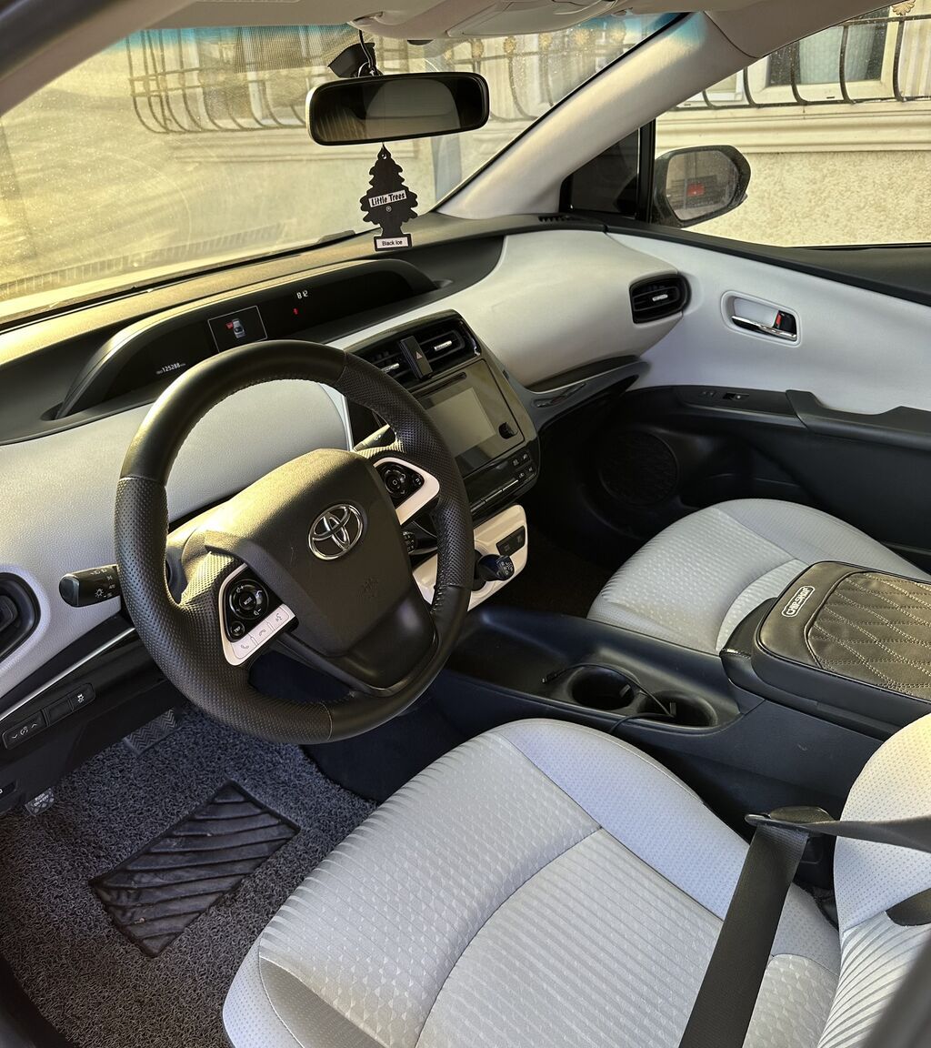 Toyota Prius: 2016 г., 1.8 л, Вариатор, Гибрид, Универсал: фото 7