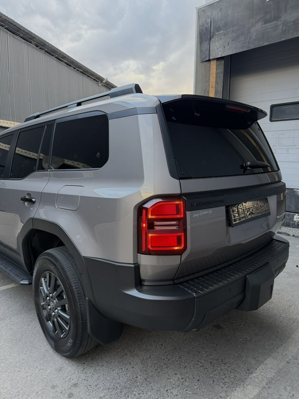 Toyota Land Cruiser Prado: 2024 г., 2.4 л, Автомат, Гибрид, Внедорожник: фото 3