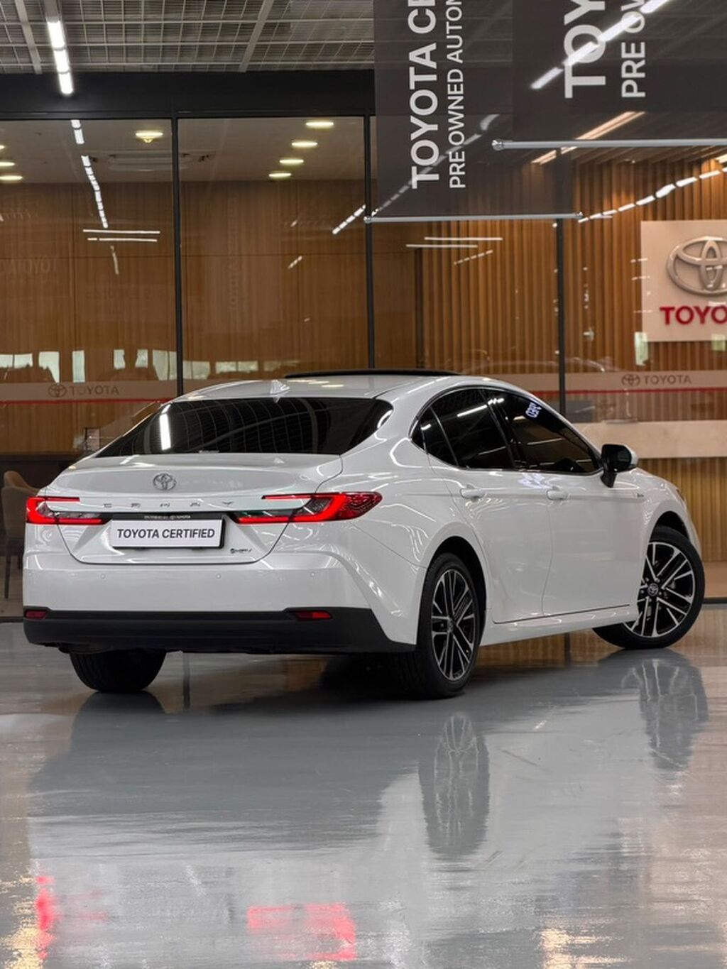 Toyota Camry: 2024 г., 2.5 л, Вариатор, Гибрид, Седан: фото 4