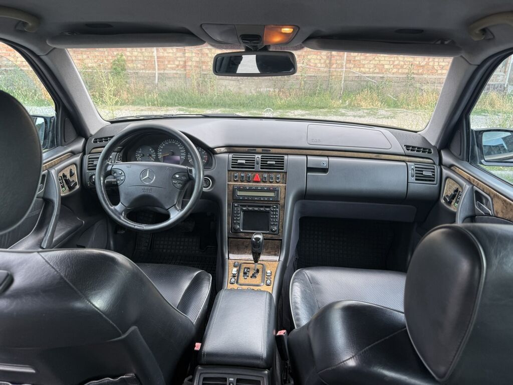 Mercedes-Benz E-Class: 2001 г., 4.3 л, Автомат, Бензин, Седан: фото 5