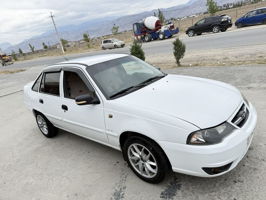 Daewoo Nexia: 2012 г., 1.5 л, Механика, Газ, Седан: фото 3