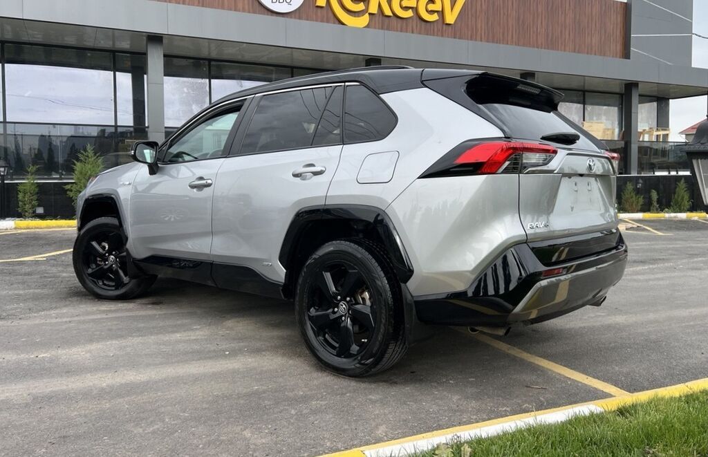 Toyota RAV4: 2021 г., 2.5 л, Автомат, Гибрид, Внедорожник — фото 4