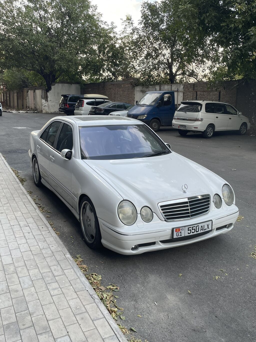 Mercedes-Benz E-Class: 2000 г., 5.5 л, Автомат, Бензин, Седан: фото 3