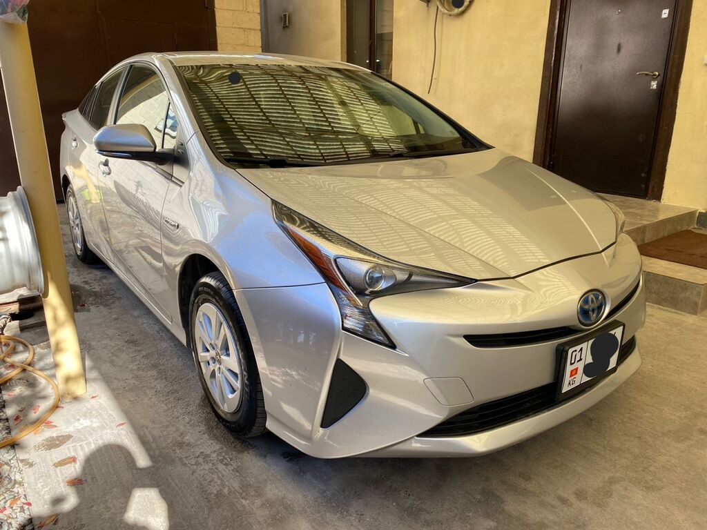 Toyota Prius: 2016 г., Автомат, Гибрид, Хэтчбэк: фото 3