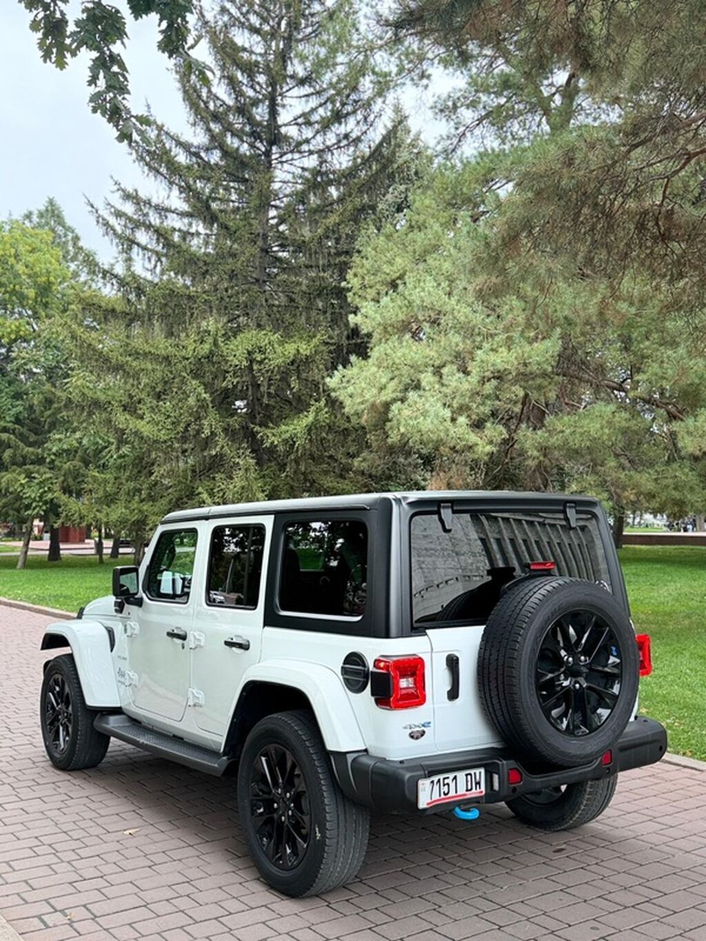 Jeep Wrangler: 2022 г., 2 л, Автомат, Гибрид, Внедорожник: фото 3
