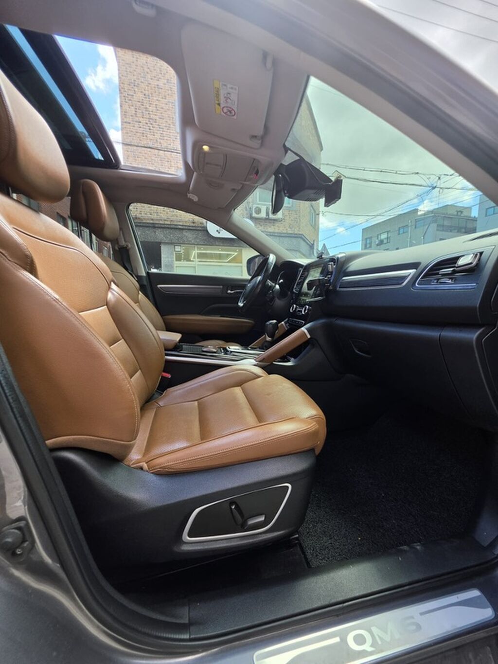 Renault Samsung QM6 — стильный кроссовер серого цвета с богато: фото 2