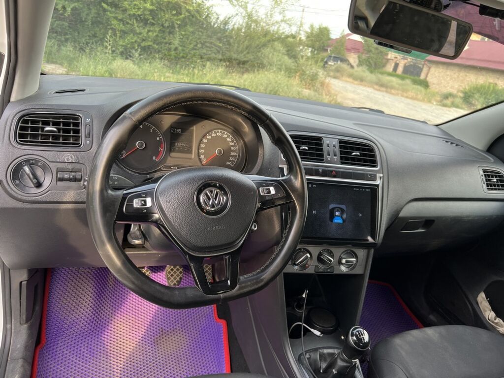 Volkswagen Polo: 2018 г., 1.6 л, Механика, Седан: фото 7