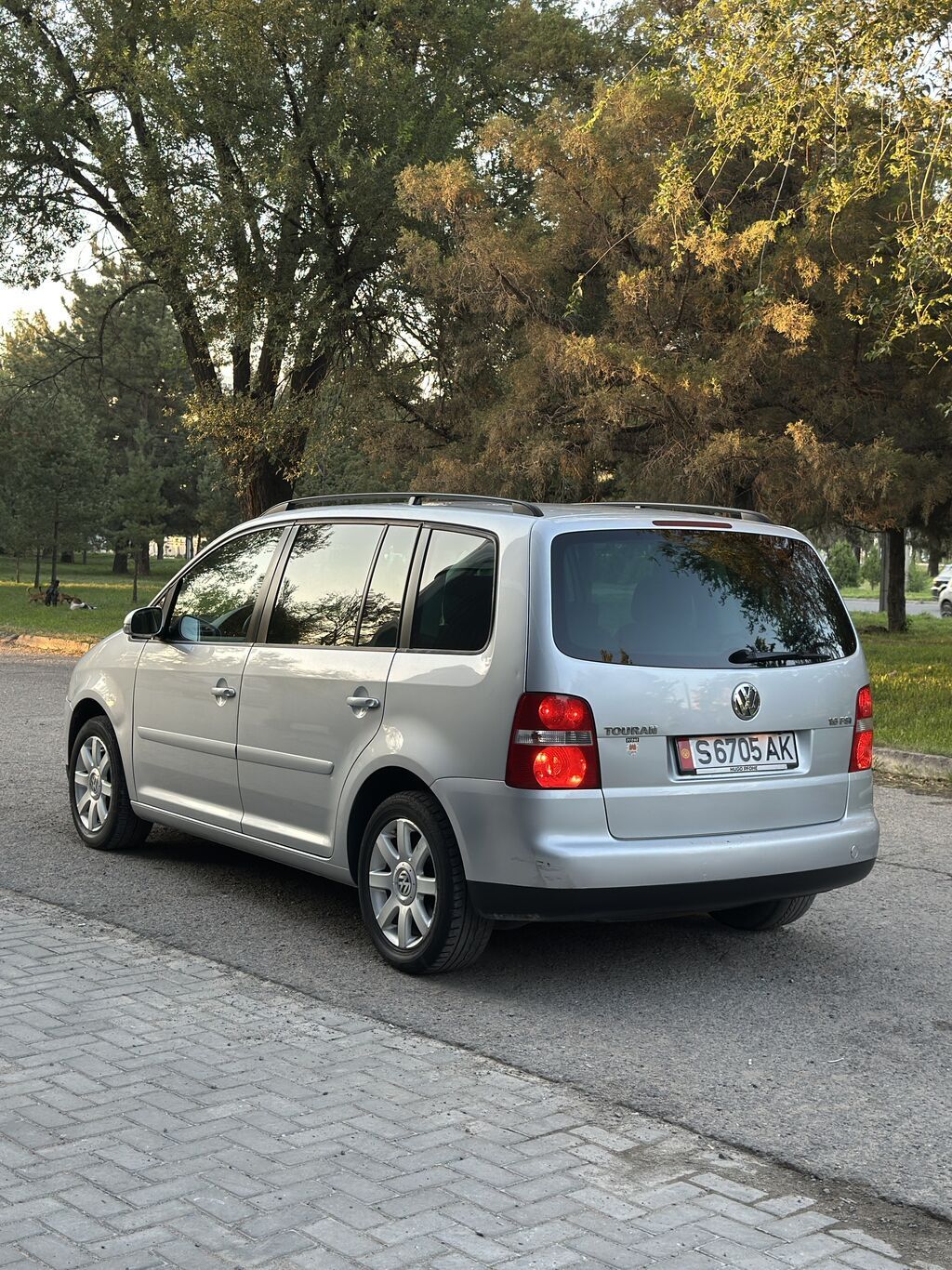 Volkswagen Touran: 2003 г., 1.6 л, Механика, Бензин, Минивэн: фото 3