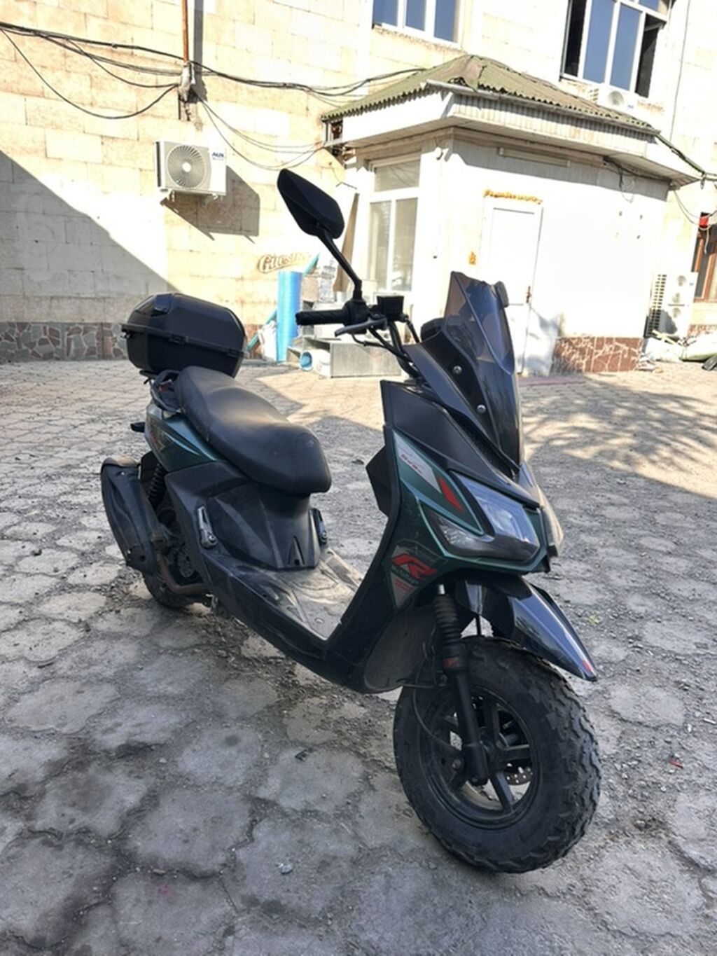 Скутер Kymco (серия MultiTrail R2) с агрессивным дизайном и высоким: фото 1