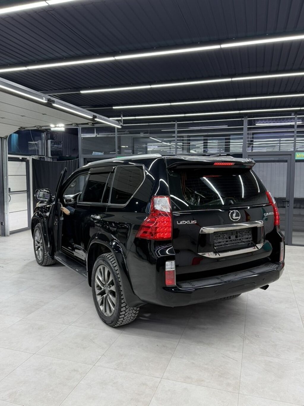 Lexus GX: 2011 г., 4.6 л, Автомат, Бензин, Внедорожник: фото 2
