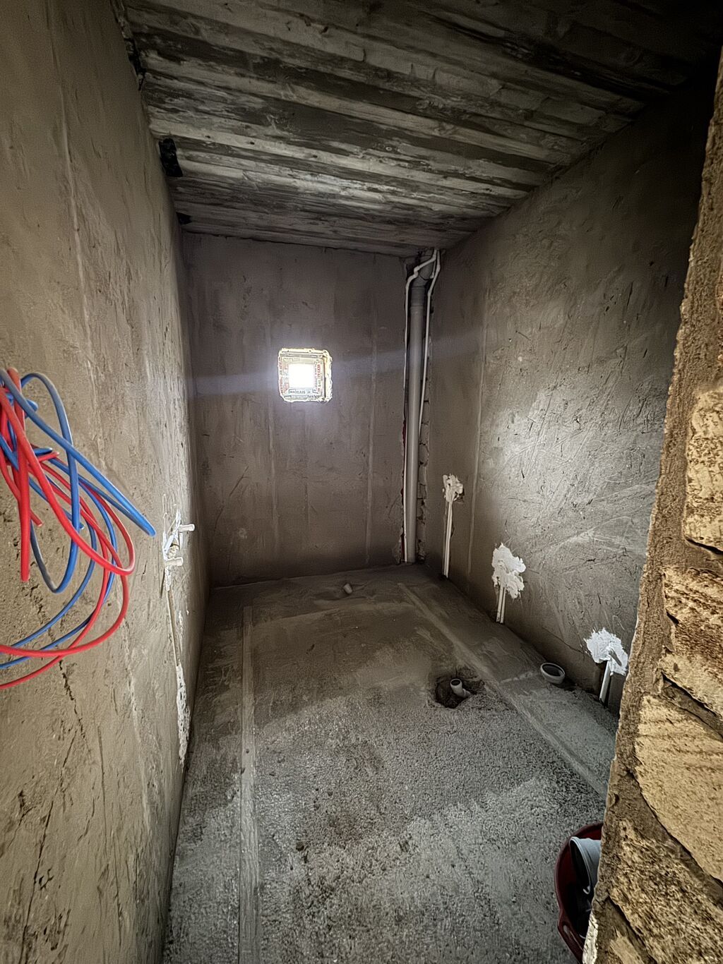 6 otaqlı, 220 kv. m