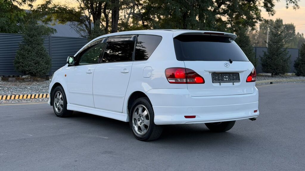 Toyota Ipsum: 2002 г., 2.4 л, Автомат, Газ, Минивэн: фото 5