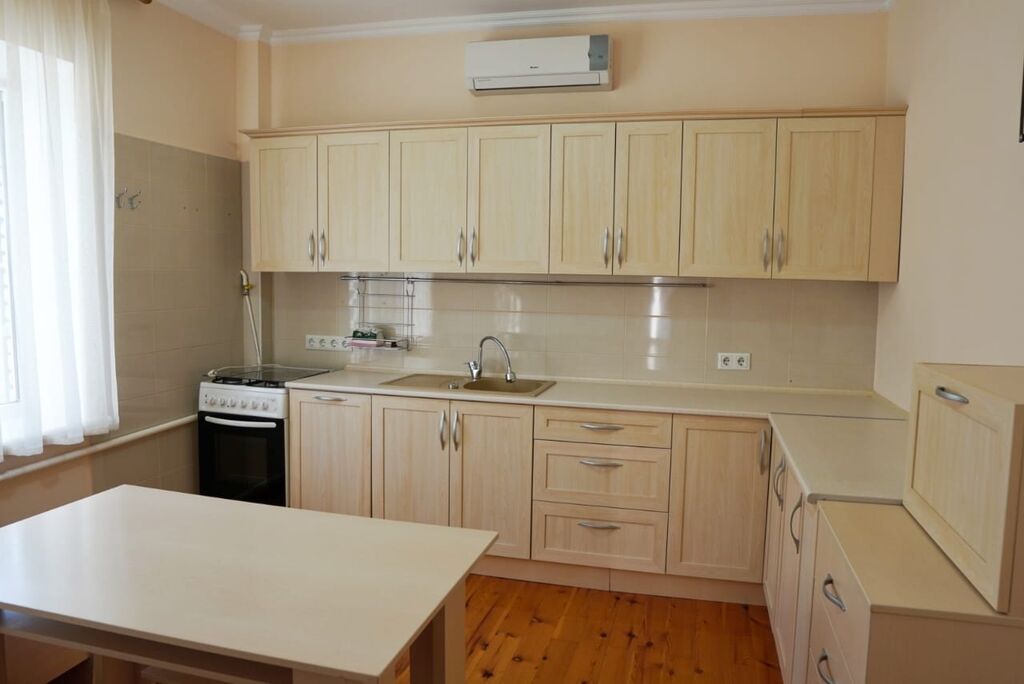 3 комнаты, 145 м², 8 соток, Бишкек, Киргизия 1 Риэлтор: фото 2