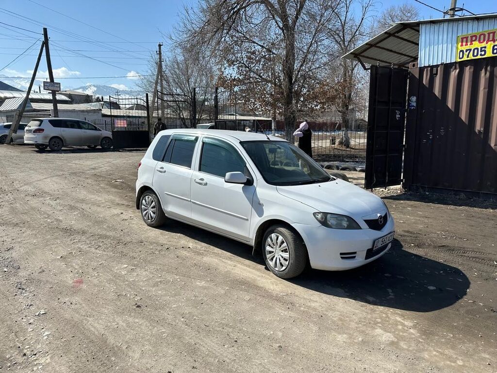 Mazda Demio: 2004 г., Бензин, Хэтчбэк: фото 2