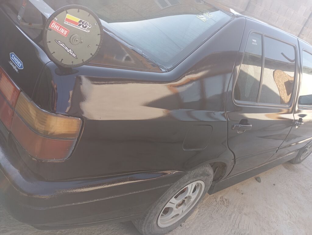 Volkswagen Vento: 1993 г., 1.8 л, Механика, Бензин, Седан: фото 5