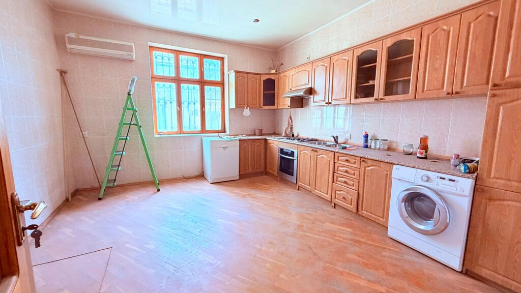5 otaqlı, 195 kv. m, Kredit yoxdur, Orta təmir